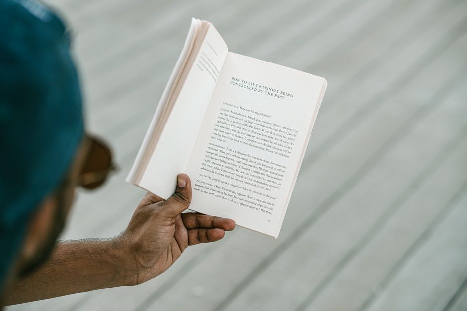 The BookTok Effect: How an Algorithm Reshaped Reading & Forged a Canon