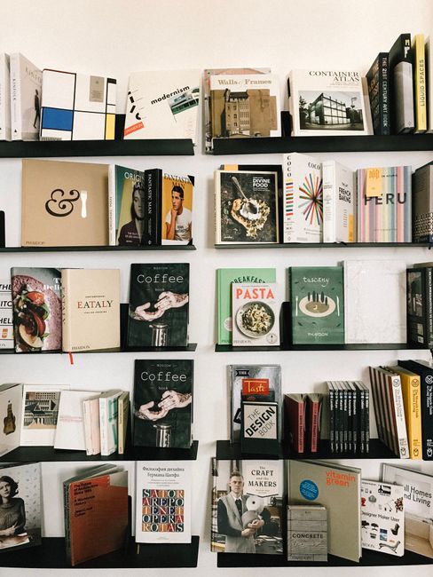 The Psychology of Bookstagram: Identity, Community & the Curated Shelf