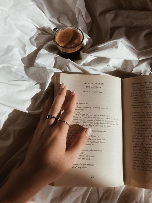 The Unread Chapter of Bookstagram: Burnout, Comparison & The Hype Machine