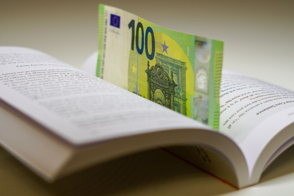 The Bookstagram Economy: How Clicks Became Literary Currency