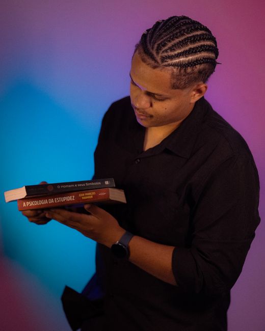 The BookTok Effect: The Psychology Behind Social Media's Literary Gold Rush