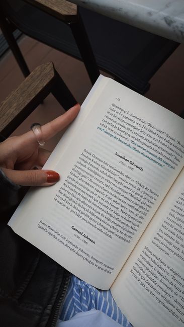 Bookstagram: Navigating the New Literary Seas of Instagram