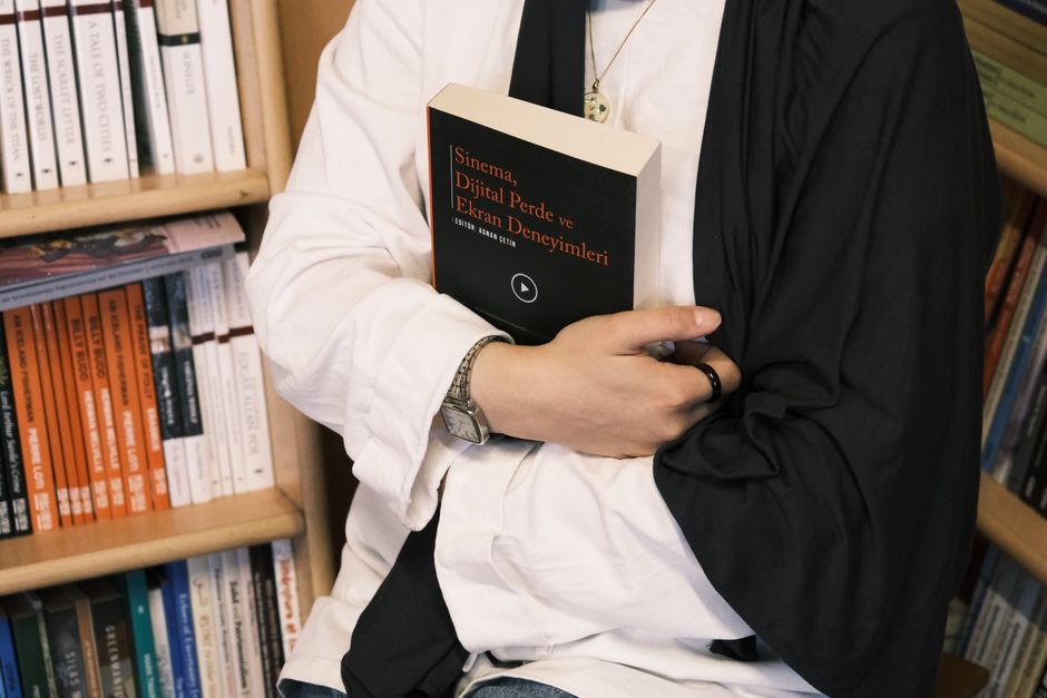 Bookstagram: How the Digital Shelf Reshaped the Publishing World
