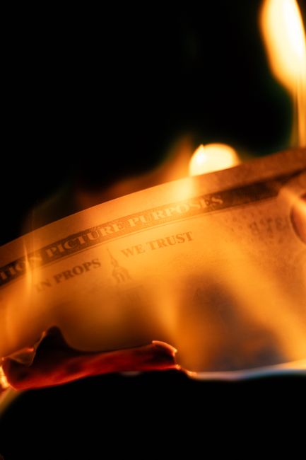 The Dark Side of Bookstagram: Burnout, Comparison & Monetization