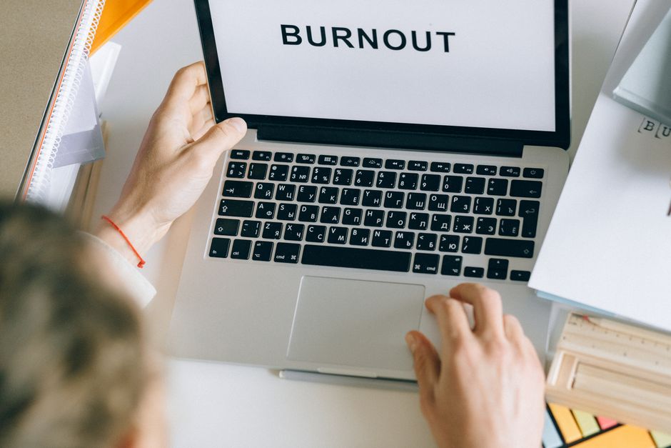 Bookstagram Burnout: A Review of Digital Minimalism by Cal Newport
