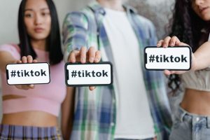 The BookTok Effect: How a TikTok Hashtag Reshaped a Billion-Dollar Industry