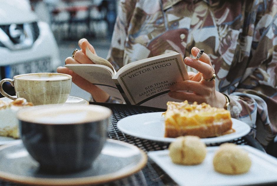 The Seven Husbands of Evelyn Hugo: A Book Review & Summary