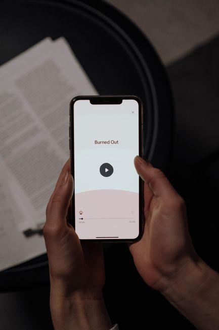 Bookstagram Burnout: A Review of Digital Minimalism by Cal Newport