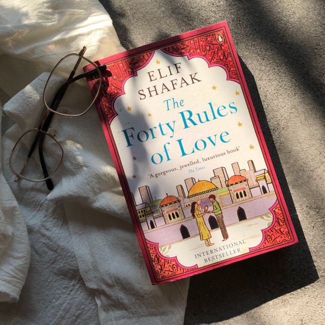 The Bookstagram Effect: How a Digital Niche Rewrote Reading Rules